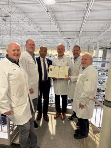 MPP Logan Kanapathi presenting certificate